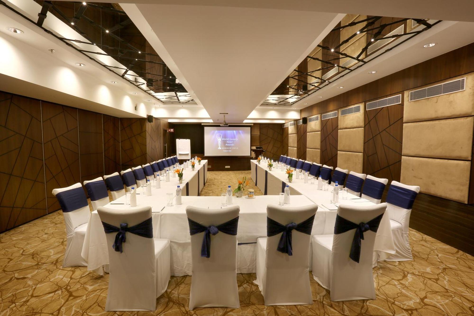 Radisson Gurugram Sohna Road City Center Gurgaon Buitenkant foto