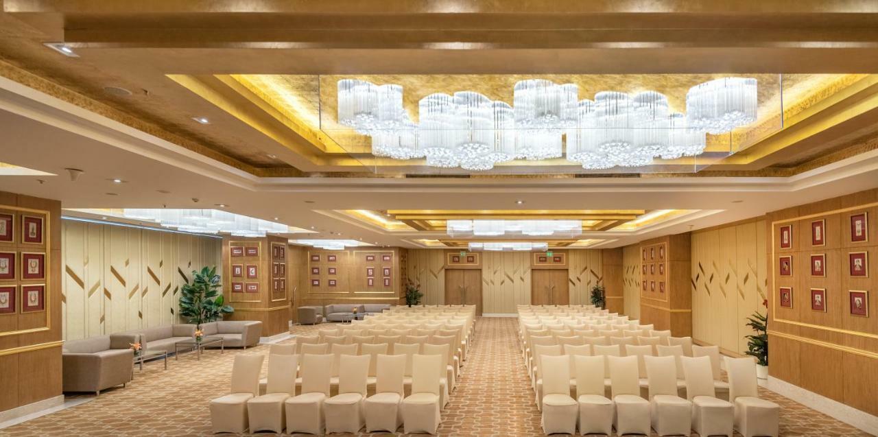 Radisson Gurugram Sohna Road City Center Gurgaon Buitenkant foto